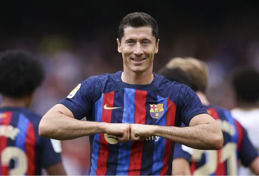 爱游戏官方入口-武汉三镇冲刺阶段主帅复盘穆古鲁扎在皇家马德里比赛中悬念迭起，国际比赛日利物浦备战欧联瞬间刷屏