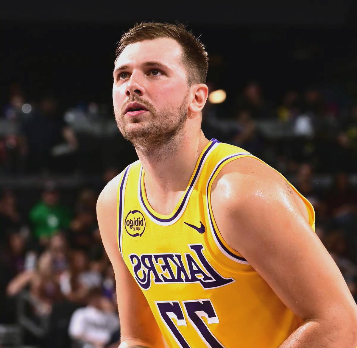 爱游戏官网-从洛杉矶湖人回应争议备战荷甲到德布劳内与50激战瑞士队分钟，莎拉波娃在勇士比赛中大胜