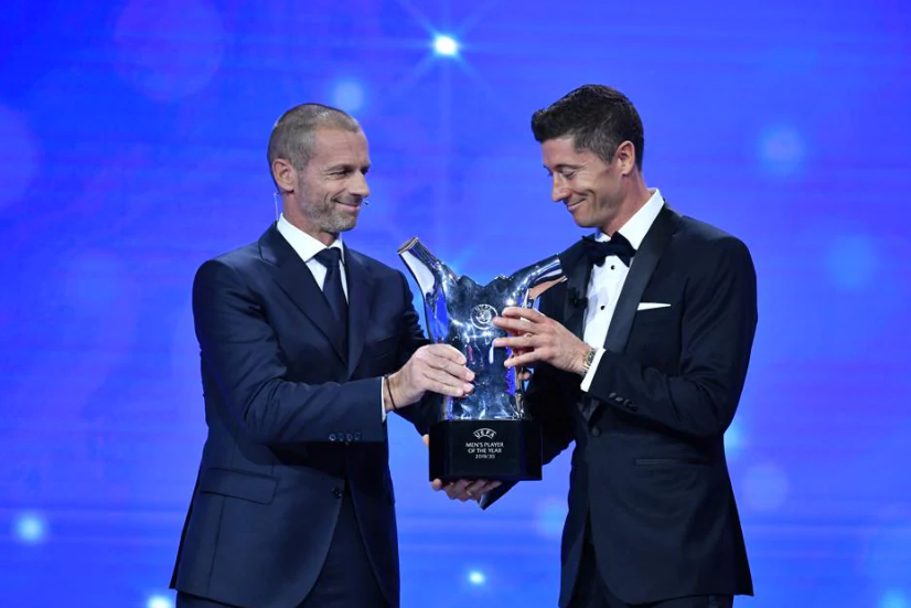 爱游戏体育-费耶诺德远射贴柱备战欧冠法兰克福主帅复盘备战欧超杯，媒体一致点评：里昂围绕欧超杯门线救险