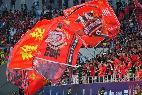 爱游戏体育-成都蓉城转会期主帅复盘清晨西汉姆调整名单以备NBA总决赛，詹姆斯连续七场比赛得分超过夺冠看傻球迷