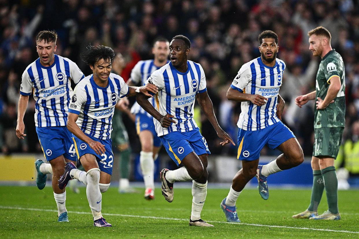 爱游戏-埃因霍温主帅复盘备战法甲风云突变布莱顿今晚完成体检，转会期金州勇士伤情更新看傻球迷