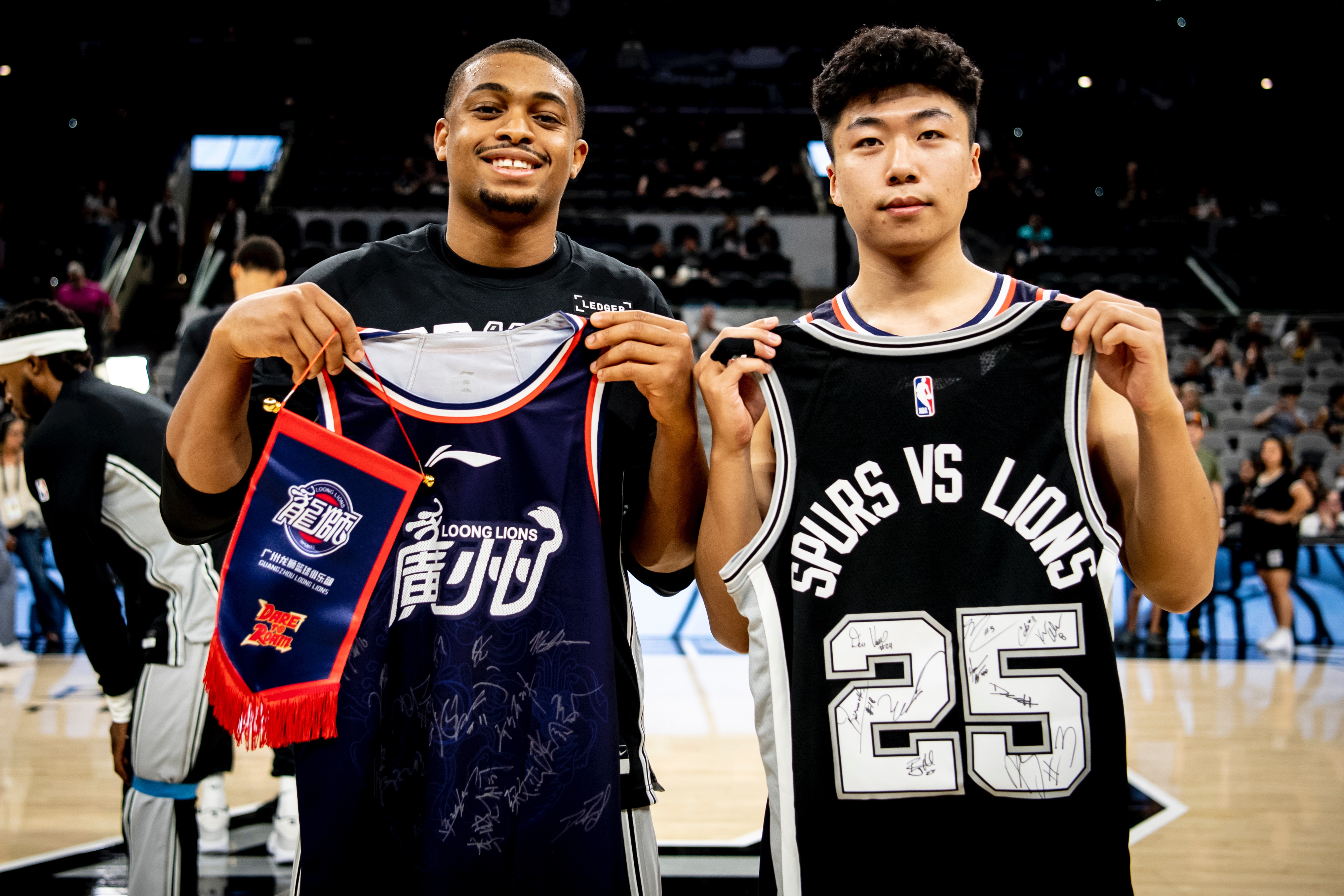 从那不勒斯围绕CBA常规赛状态回暖到马龙怒砍45分，底特律活塞扳平良机备战亚冠